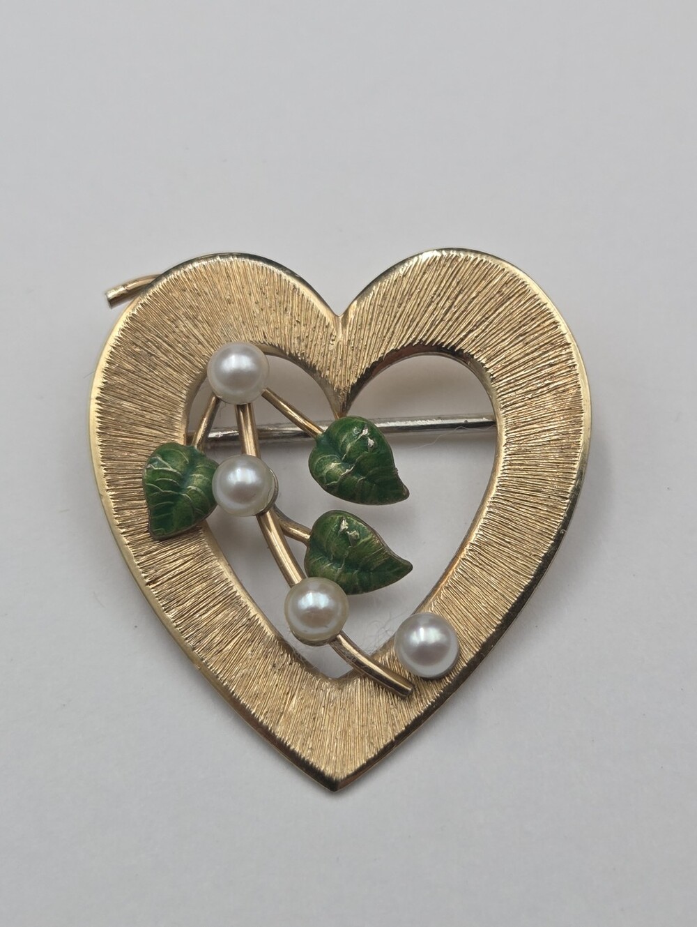 VINTAGE MID-CENTURY  "KREMENTZ" GOLD FILLED  HEART BROOCH WITH PEARLS & ENAMEL